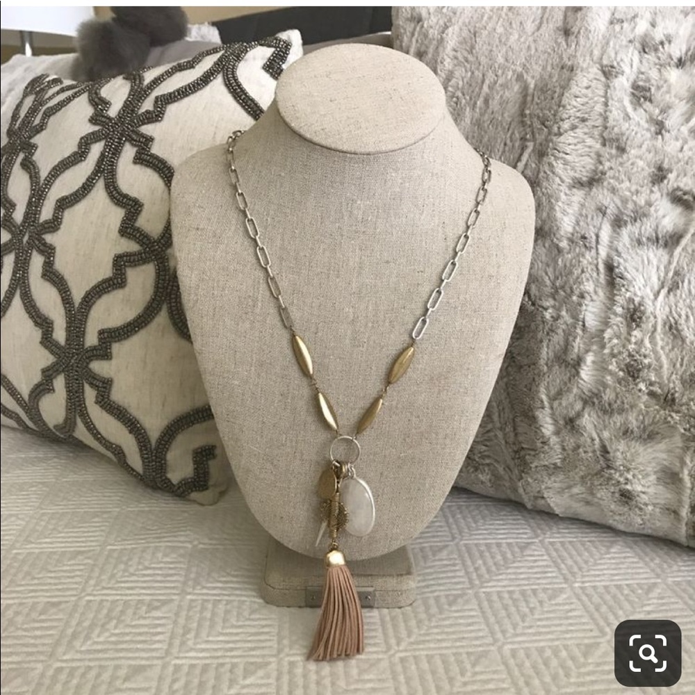 Stella and Dot Victoria Pendant Necklace